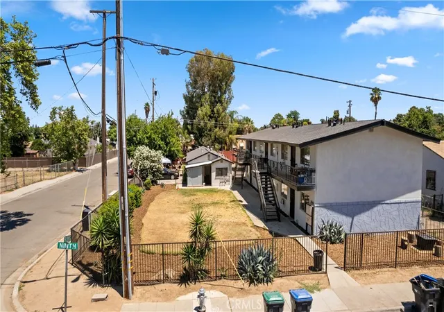 Homes for sale in Fresno, CA | 3940 E Burns, Fresno, CA 93725 | MLS# FR26090586