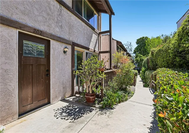 Homes for sale in San Pedro, CA | 328 S Miraleste, San Pedro, CA 90732 | MLS# SR26080593