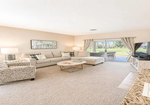 Listing Photo 4 - Condo for sale in building located at 654 Vis Lago Cir N, Palm Desert, CA 92211