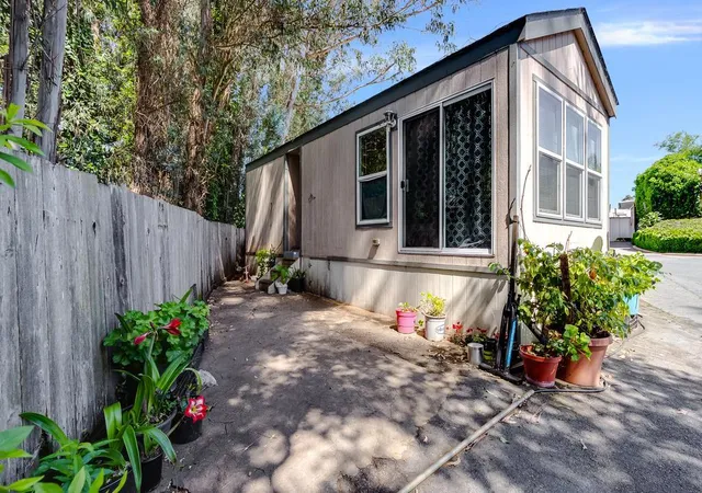 1st image of 2546 Capitola Rd #32, Santa Cruz, CA 95062 | MLS# ML82044767