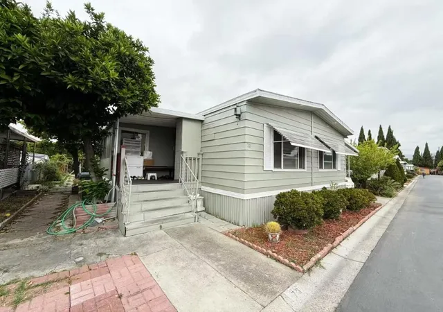 Photo 3 of Manufactured home for sale at 2151 Oakland Rd #73, San Jose, CA 95131 | MLS# ML82044782 | Listing updated on 2026-09-23