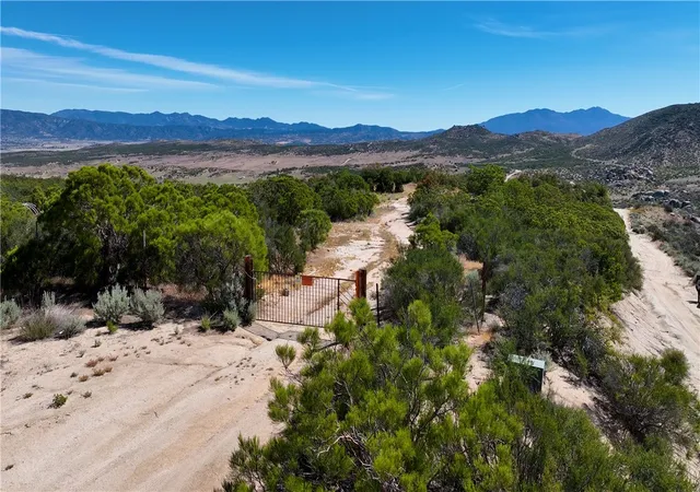 Homes for sale in Anza, CA | 55355 Tule Peak Rd, Anza, CA 92539 | MLS# SW26085428