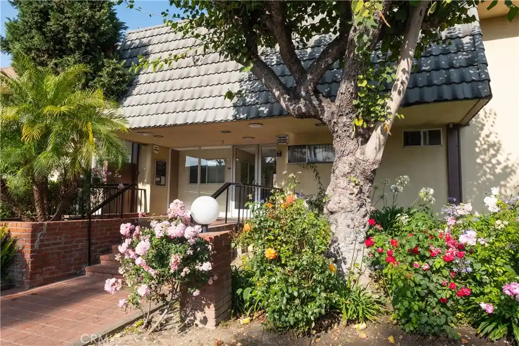 Photo 1 of Sale Pending at 4700 Clair Del Ave #652, Long Beach, CA 90807 | MLS# DW26090605 | Listing updated on 2026-07-31