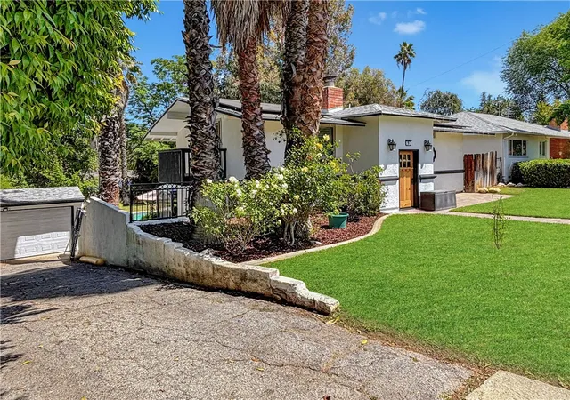 Photo 2 of Single family home for sale at 19 Sherril, Redlands, CA 92373 | MLS# SW26090756 | Listing updated on 2026-09-20