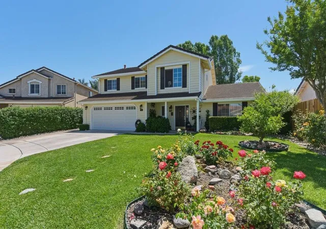 3rd image of 2181 Burlwood Dr, Hollister, CA 95023 | MLS# ML82038719