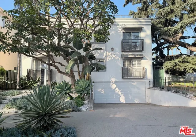 Homes for sale in Santa Monica, CA | 924 5th St #10, Santa Monica, CA 90403 | MLS# 26819297