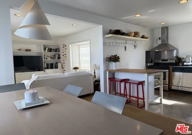 Homes for sale in Santa Monica, CA | 924 5Th St #10, Santa Monica, CA 90403 | MLS# 26819297