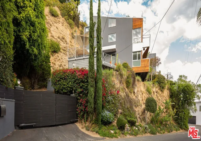 18th image of 2158 Sunset Plaza Dr, Los Angeles, CA 90069 | MLS# 26799948