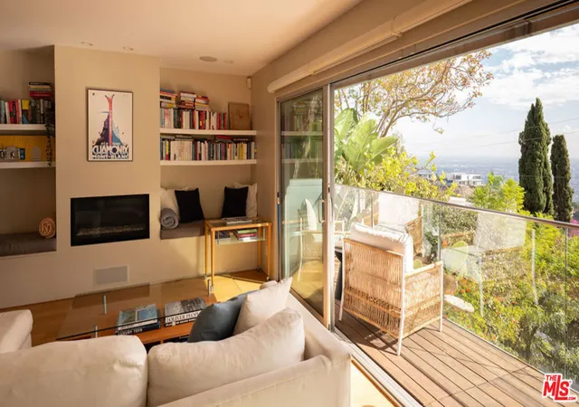 4th image of 2158 Sunset Plaza Dr, Los Angeles, CA 90069 | MLS# 26799948