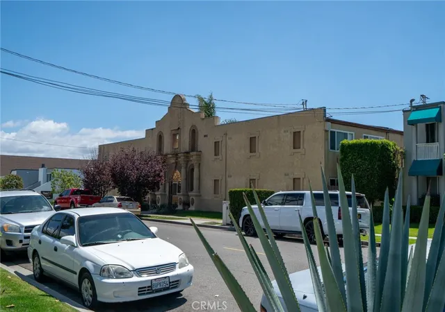 2nd image of 293 Avocado St, Costa Mesa, CA 92627 | MLS# OC26091598