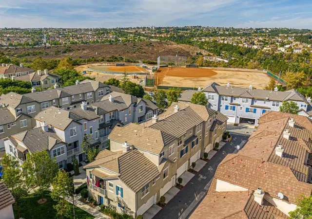 Listing Photo 2 - Condo for sale in building located at 2710 Apricot Ct, Chula Vista, CA 91915 - Unit #