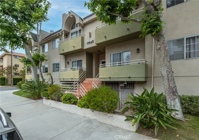 Homes for sale in Studio City, CA | 11485 Moorpark #15, Studio City, CA 91602 | MLS# BB26089349