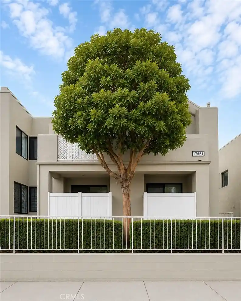 Listing Photo 23 - Condo for sale in 17661 Sergio Cir located at 17661 Sergio Cir, Huntington Beach, CA 92647 - Unit #CI103