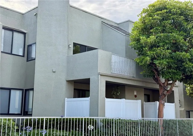 Homes for sale in Huntington Beach, CA | 17661 Sergio Circle, Huntington Beach, CA 92647 | Houzeo