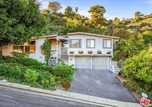 1st image of 2436 Arbutus Dr, Los Angeles, CA 90049 | MLS# 26819981