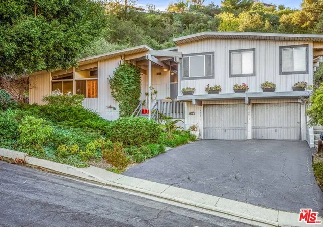 2nd image of 2436 Arbutus Dr, Los Angeles, CA 90049 | MLS# 26819981