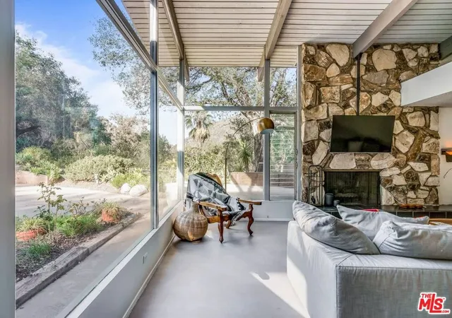 5th image of 2436 Arbutus Dr, Los Angeles, CA 90049 | MLS# 26819981