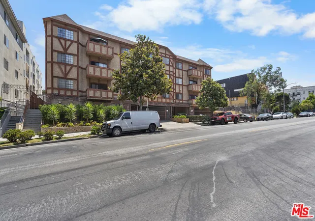 2nd image of 424 S Westmoreland Ave, Los Angeles, CA 90020