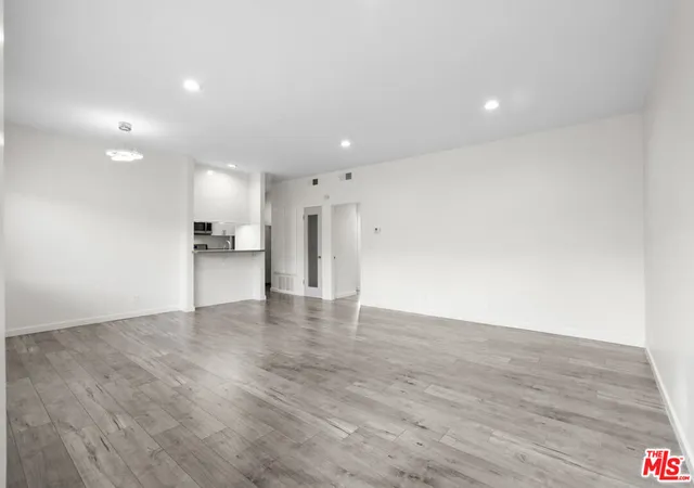 5th image of 424 S Westmoreland Ave #306, Los Angeles, CA 90020 | MLS# 26821015