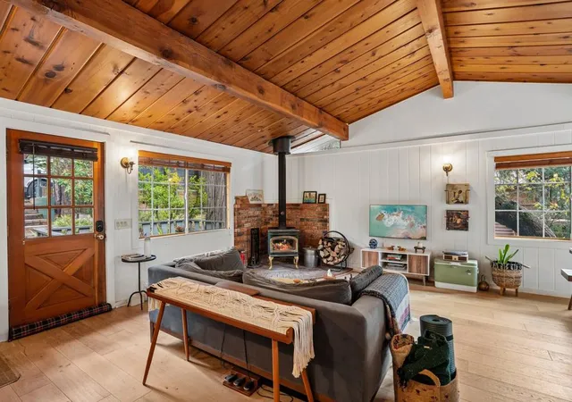 Homes for sale in Idyllwild, CA | 26011 Hemstreet Pl, Idyllwild, CA 92549 | MLS# 219147063DA