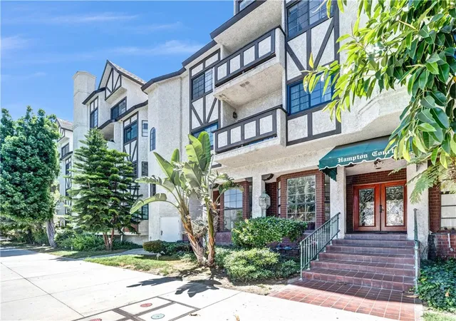 Homes for sale in Encino, CA | 17914 Magnolia Blvd #210, Encino, CA 91316 | MLS# SR26092074