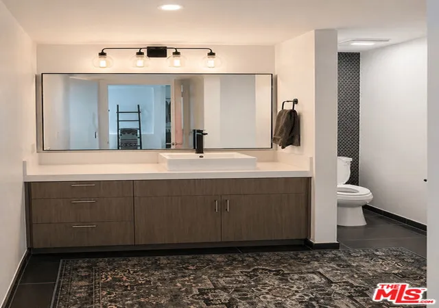 2nd image of WA Lofts, Los Angeles, CA 90038