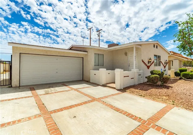Photo 3 of Sale Pending at 802 E Ave Q4, Palmdale, CA 93550 | MLS# SR26091619 | Listing updated on 2026-10-07
