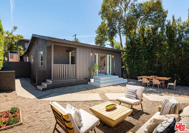 2nd image of 830 Palms Blvd, Venice, CA 90291 | MLS# 26783965