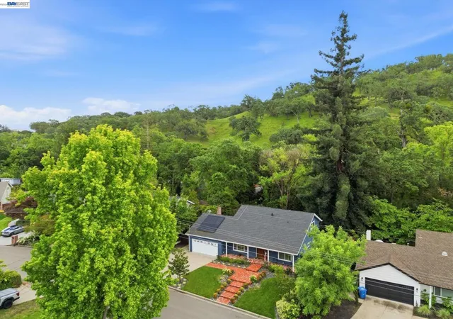 Photo 3 of Sale Pending at 186 Belgian Dr, Danville, CA 94526 | MLS# 41132732 | Listing updated on 2026-07-04