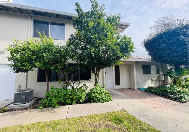Photo 2 of Sale Pending at 1459 Del Rio Cir #C, Concord, CA 94518 | MLS# 41132750 | Listing updated on 2026-07-04