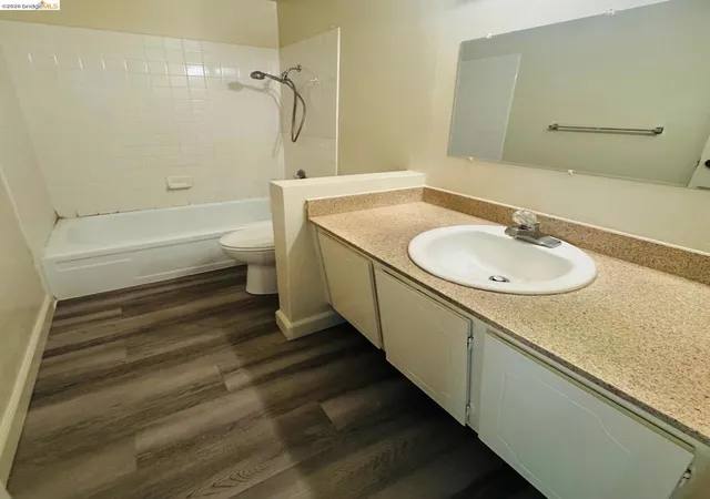 Listing Photo 2 - Condo for sale in building located at 1459 Del Rio Cir, Concord, CA 94518 - Unit #C
