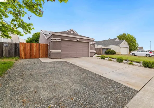 Photo 3 of Sale Pending at 560 Anderson Way, Rio Vista, CA 94571 | MLS# 41132787 | Listing updated on 2026-07-17