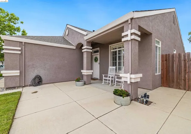Photo 4 of Sale Pending at 560 Anderson Way, Rio Vista, CA 94571 | MLS# 41132787 | Listing updated on 2026-07-17
