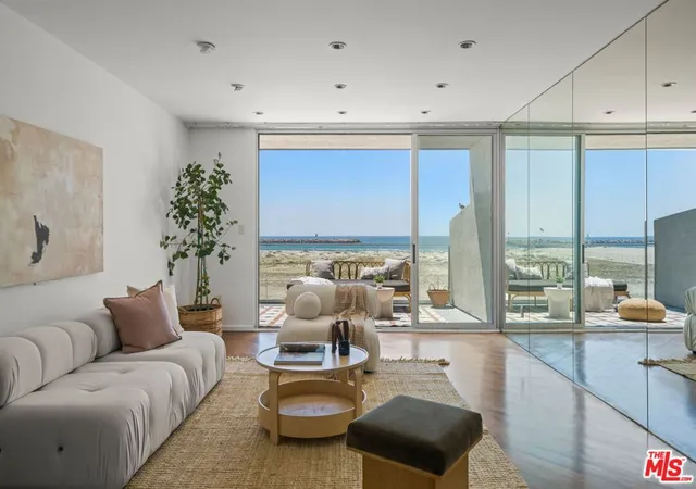 Homes for sale in Marina Del Rey, CA | 6 Voyage St #204, Marina Del Rey, CA 90292 | MLS# 26638515
