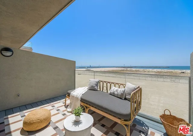 Homes for sale in Marina Del Rey, CA | 6 Voyage St #204, Marina Del Rey, CA 90292 | MLS# 26638515