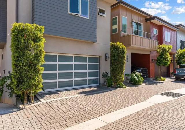 Photo 3 of Sale Pending at 107 Edgeburt, Encinitas, CA 92024 | MLS# 260010211SD | Listing updated on 2026-06-18