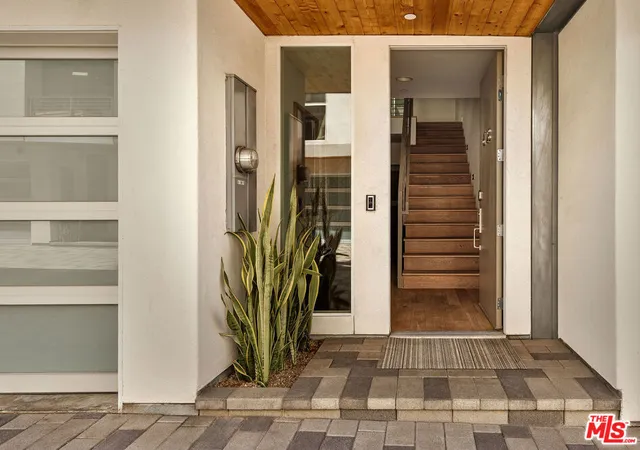 3rd image of 6728 W Hepburn Wy, Los Angeles, CA 90038 | MLS# 26827293