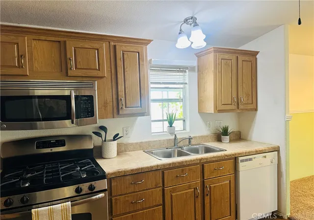Homes for sale in Murrieta, CA | 38384 Via Escarlata, Murrieta, CA 92563 | MLS# SW26087312