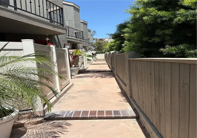 Homes for sale in Signal Hill, CA | 2601 E 19Th #25, Signal Hill, CA 90755 | MLS# PW26092547