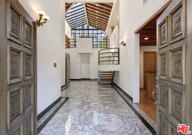 Photo 2 of Single family home for sale at 522 N Rexford Dr, Beverly Hills, CA 90210 | MLS# 26670441 | Listing updated on 2026-10-02