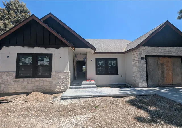Photo 2 of Single family home for sale at 736 Villa Grv, Big Bear Lake, CA 92315 | MLS# OC26092961 | Listing updated on 2026-05-14
