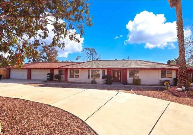 Photo 2 of Sale Pending at 13163 Quapaw Rd, Apple Valley, CA 92308 | MLS# HD26091402 | Listing updated on 2026-10-03