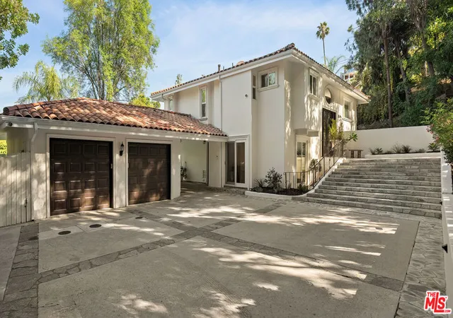 3rd image of 4807 Brewster Dr, Tarzana, CA 91356 | MLS# 25619177