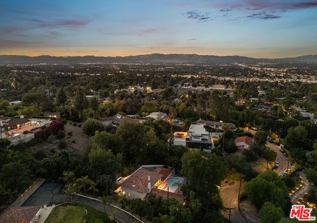 42nd image of 4807 Brewster Dr, Tarzana, CA 91356 | MLS# 25619177