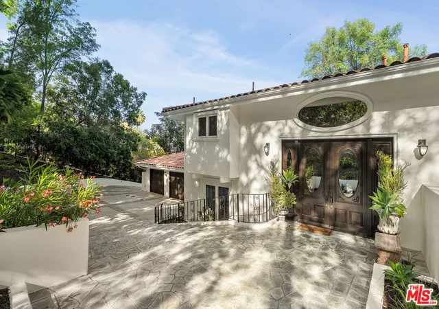 4th image of 4807 Brewster Dr, Tarzana, CA 91356 | MLS# 25619177