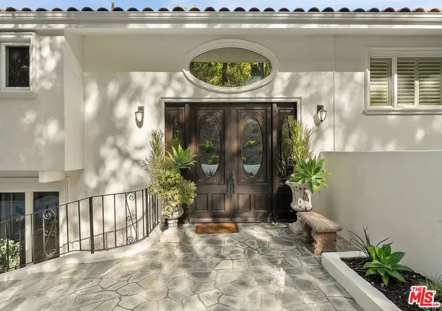 5th image of 4807 Brewster Dr, Tarzana, CA 91356 | MLS# 25619177