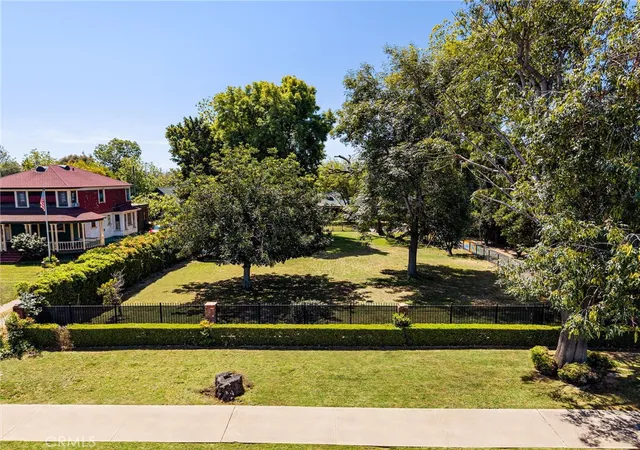 Photo 2 of Sale Pending at 440 W Main St, Tustin, CA 92780 | MLS# PW26090922 | Listing updated on 2026-10-07