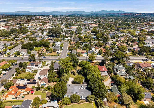 Photo 31 of Sale Pending at 440 W Main St, Tustin, CA 92780 | MLS# PW26090922 | Listing updated on 2026-10-07