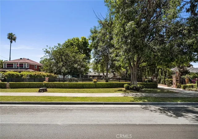 Photo 3 of Sale Pending at 440 W Main St, Tustin, CA 92780 | MLS# PW26090922 | Listing updated on 2026-10-07
