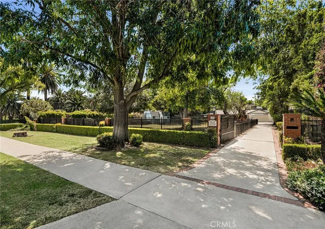 Photo 3 of Sale Pending at 440 W Main St, Tustin, CA 92780 | MLS# PW26090922 | Listing updated on 2026-10-07